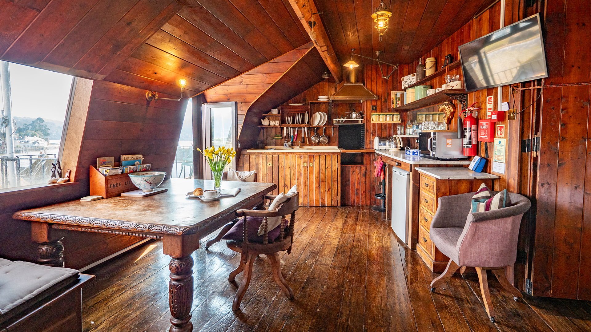 Captain's Cabin, Cafe Alf Resco, Dartmouth, South Devon